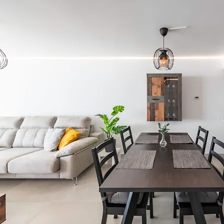 Serene Seaview Retreat In Higueron: 2br Oasis 丰希罗拉