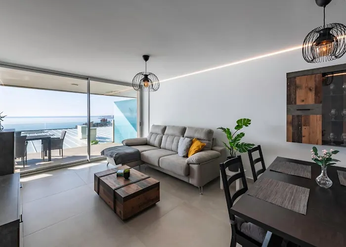 Апартаменты Serene Seaview Retreat In Higueron: 2br Oasis