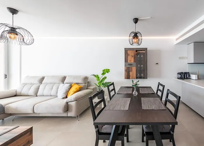 Serene Seaview Retreat In Higueron: 2br Oasis Фуэнхирола