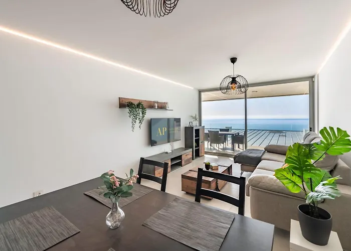 Апартаменты Serene Seaview Retreat In Higueron: 2br Oasis