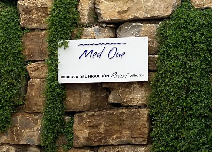 Serene Seaview Retreat In Higueron: 2br Oasis 丰希罗拉