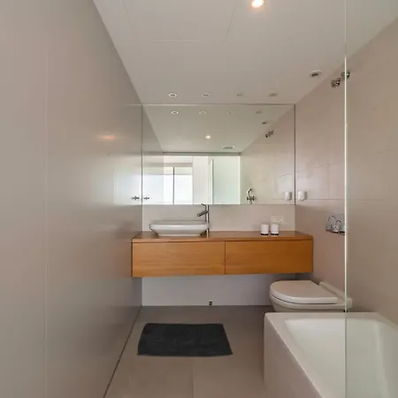 Serene Seaview Retreat In Higueron: 2br Oasis Lejlighed Fuengirola