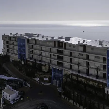 Serene Seaview Retreat In Higueron: 2br Oasis Lejlighed *