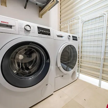 Serene Seaview Retreat In Higueron: 2br Oasis Lejlighed Fuengirola