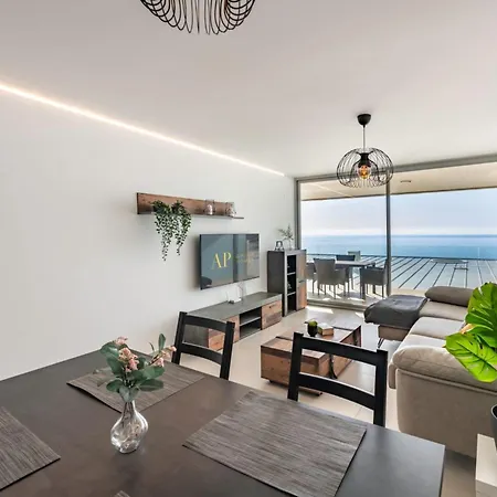 Lejlighed Serene Seaview Retreat In Higueron: 2br Oasis