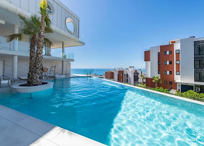 Apartamento Serene Seaview Retreat In Higueron: 2br Oasis Fuengirola